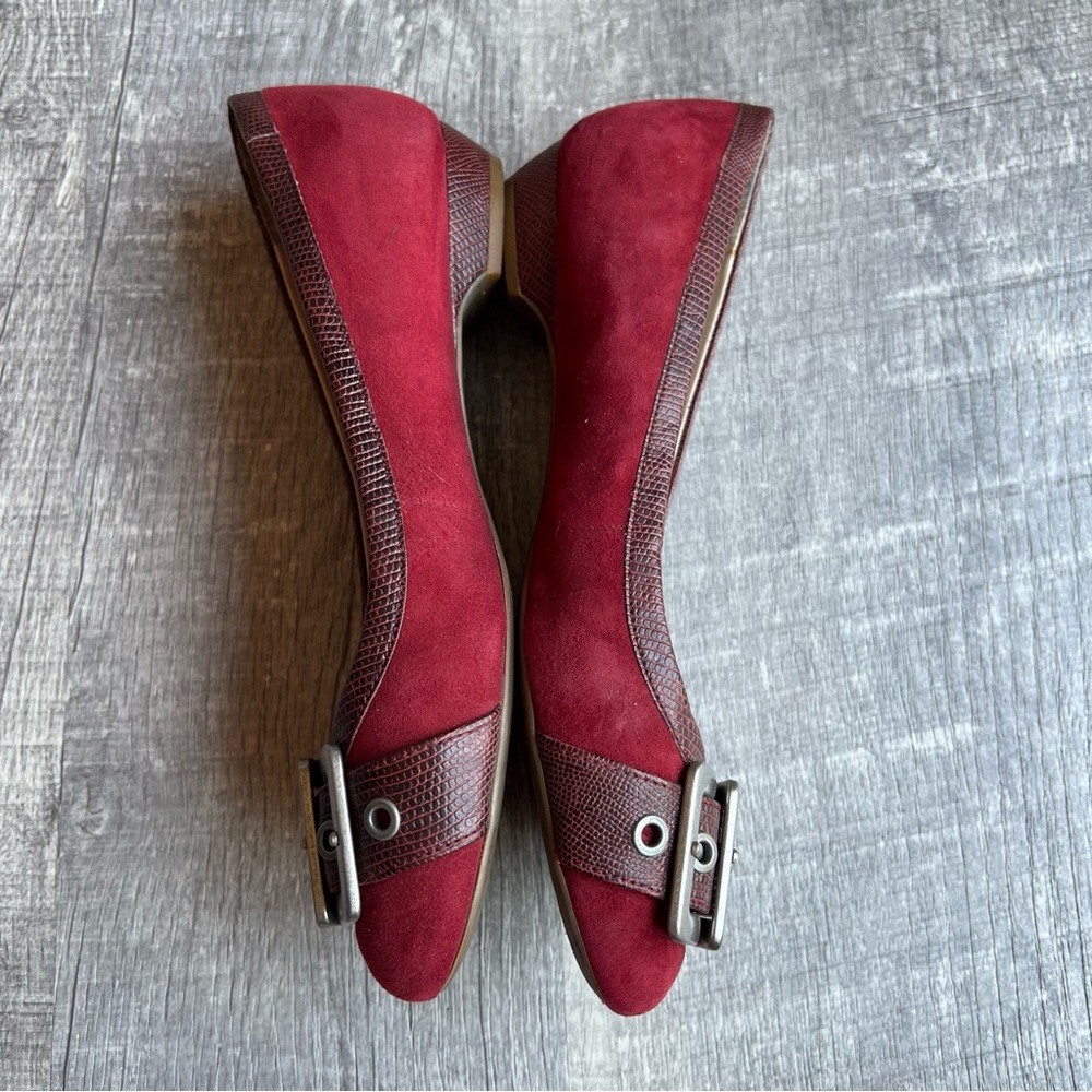 Franco Sarto Women’s Flats Burgundy Size 6 Buckle Detail - Picture 3 of 9